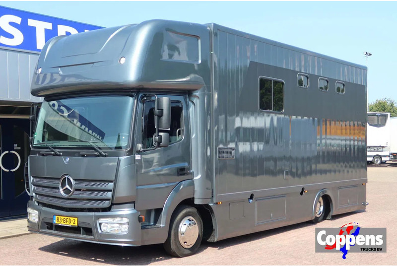 Mercedes-Benz Atego 816 L 3 Paarden/4 Ponies Nieuwe APK + nieuwe accu. - Truk pengangkut kuda: gambar 1 Mercedes-Benz Atego 816 L 3 Paarden/4 Ponies Nieuwe APK + nieuwe accu. - Truk pengangkut kuda: gambar 1