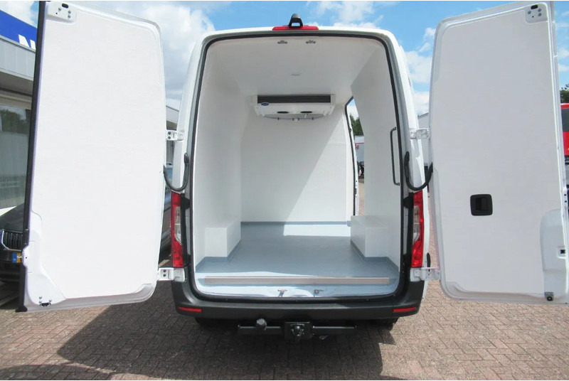Mercedes-Benz Sprinter 316 CDI Koelen/Vriezen/ Verwarmen Carrier Xarios 350 + 220 volt nacht aansluiting - Van berpendingin: gambar 3 Mercedes-Benz Sprinter 316 CDI Koelen/Vriezen/ Verwarmen Carrier Xarios 350 + 220 volt nacht aansluiting - Van berpendingin: gambar 3