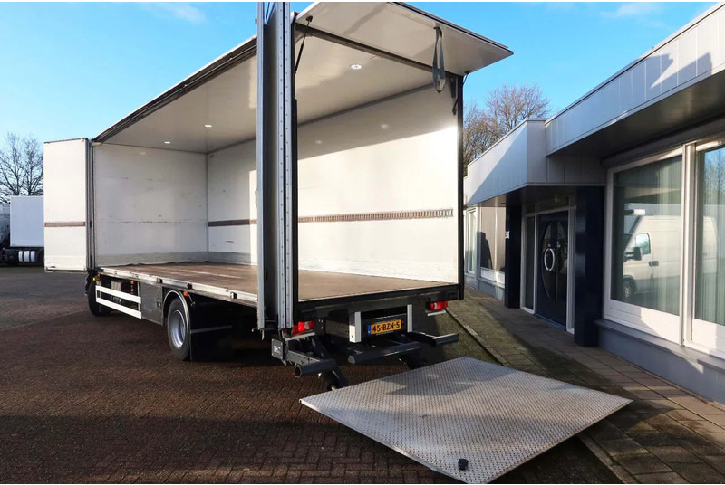 Renault D250 Bakwagen + Laadklep Deuren - Truk box: gambar 4 Renault D250 Bakwagen + Laadklep Deuren - Truk box: gambar 4