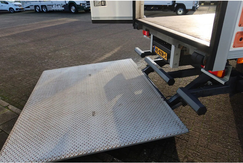 Truk box Renault D250 Bakwagen + Laadklep Deuren: gambar 17