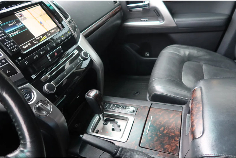 Toyota Land Cruiser V8 200 V8. 4.5D Executive. 7 Persoons. Luchtvering. Marge voertuig - Mobil: gambar 5 Toyota Land Cruiser V8 200 V8. 4.5D Executive. 7 Persoons. Luchtvering. Marge voertuig - Mobil: gambar 5