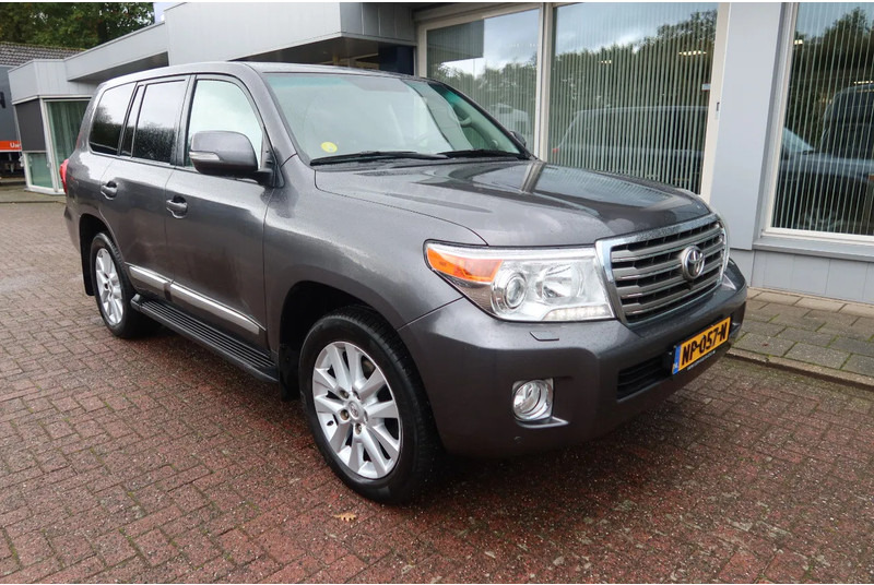 Toyota Land Cruiser V8 200 V8. 4.5D Executive. 7 Persoons. Luchtvering. Marge voertuig - Mobil: gambar 2 Toyota Land Cruiser V8 200 V8. 4.5D Executive. 7 Persoons. Luchtvering. Marge voertuig - Mobil: gambar 2