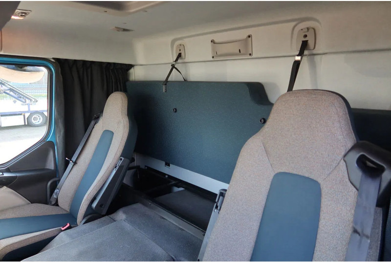 Volvo FE 250 Bakwagen + Dhollandia klep 2500 KG. 49.000 KM!! - Truk box: gambar 5 Volvo FE 250 Bakwagen + Dhollandia klep 2500 KG. 49.000 KM!! - Truk box: gambar 5