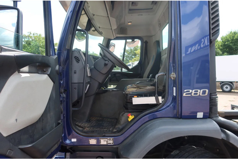 Volvo FE 280 Container / Kabelsysteem H.T.S Kabel, 15 ton, 575 cm 6 Cilinder - Truk pembawa sistem kabel: gambar 4 Volvo FE 280 Container / Kabelsysteem H.T.S Kabel, 15 ton, 575 cm 6 Cilinder - Truk pembawa sistem kabel: gambar 4