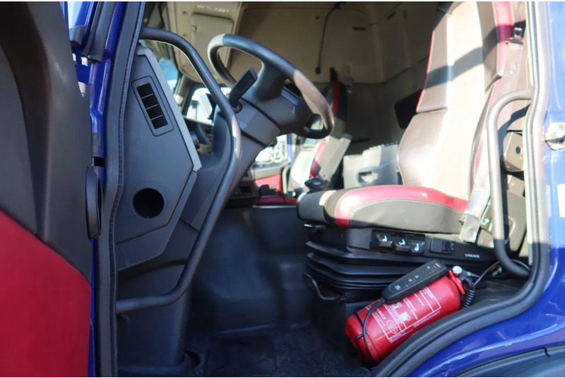 Volvo FM 420 6x2 Bak + Dhollandia klep 1500 kg + Aanhanger 94-WS-TS - Truk box: gambar 5 Volvo FM 420 6x2 Bak + Dhollandia klep 1500 kg + Aanhanger 94-WS-TS - Truk box: gambar 5