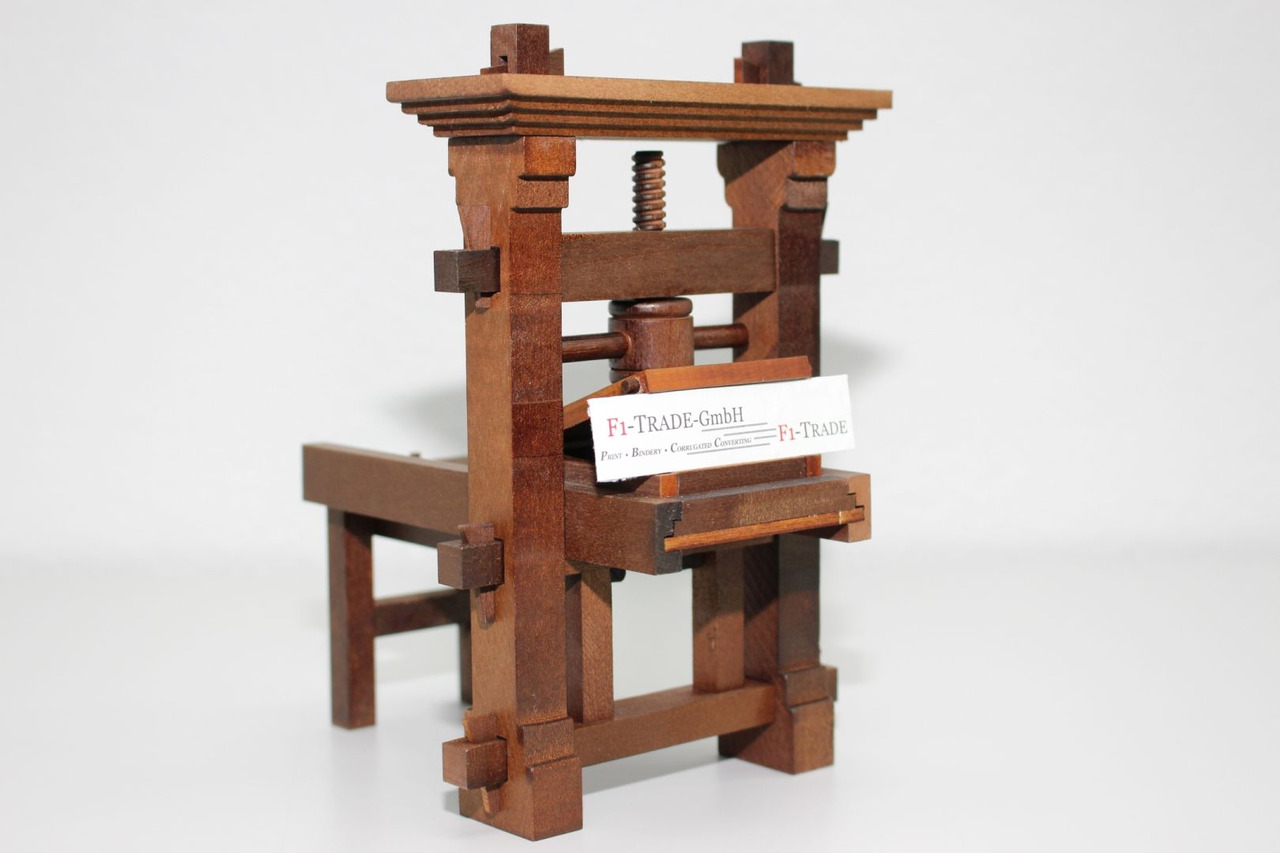 Schleicher F7 - Mesin potong kertas: gambar 1 Schleicher F7 - Mesin potong kertas: gambar 1