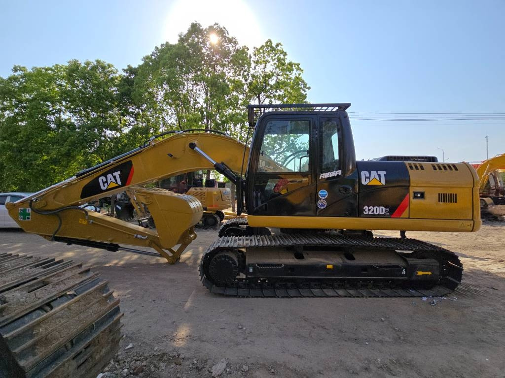 CAT 320D2 - Ekskavator perayap: gambar 1 CAT 320D2 - Ekskavator perayap: gambar 1