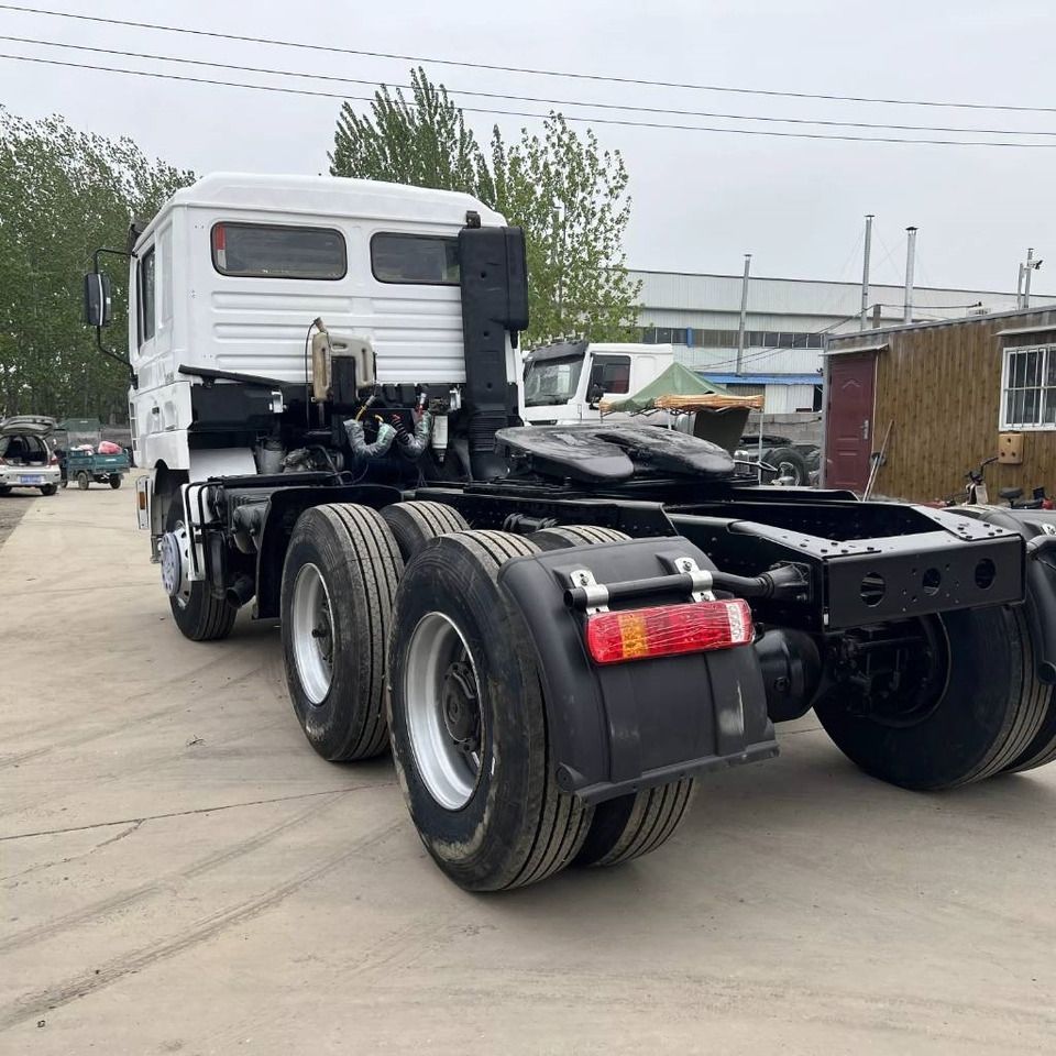 Shacman F3000 6x4 - Tractor head: gambar 3 Shacman F3000 6x4 - Tractor head: gambar 3