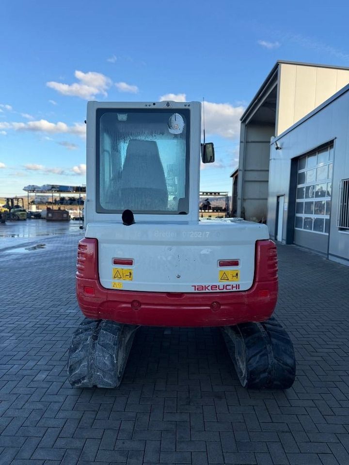 Takeuchi TB 250 - Ekskavator mini: gambar 4 Takeuchi TB 250 - Ekskavator mini: gambar 4