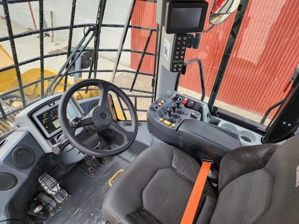 Wheel loader CAT 950M: gambar 8 Wheel loader CAT 950M: gambar 8