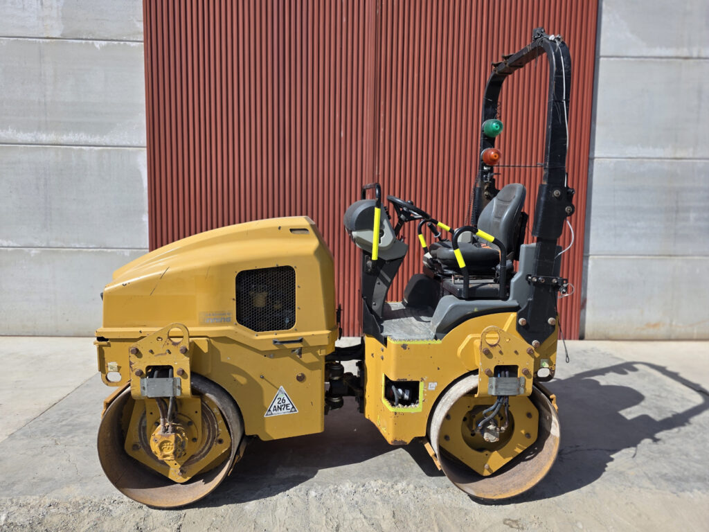 CAT CB24B - Roller: gambar 1 CAT CB24B - Roller: gambar 1