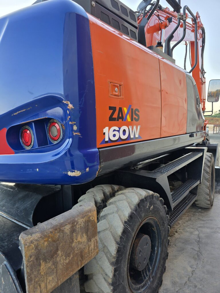 HITACHI ZX140W-6 - Ekskavator roda: gambar 4 HITACHI ZX140W-6 - Ekskavator roda: gambar 4