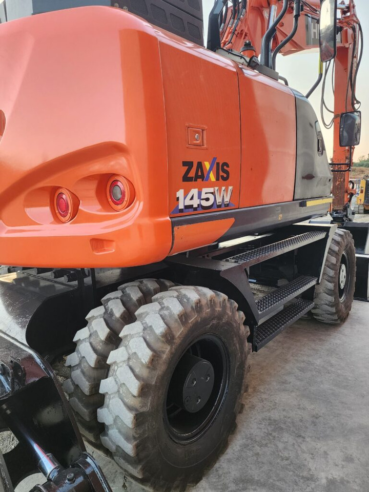 HITACHI ZX145W-6 - Ekskavator roda: gambar 4 HITACHI ZX145W-6 - Ekskavator roda: gambar 4