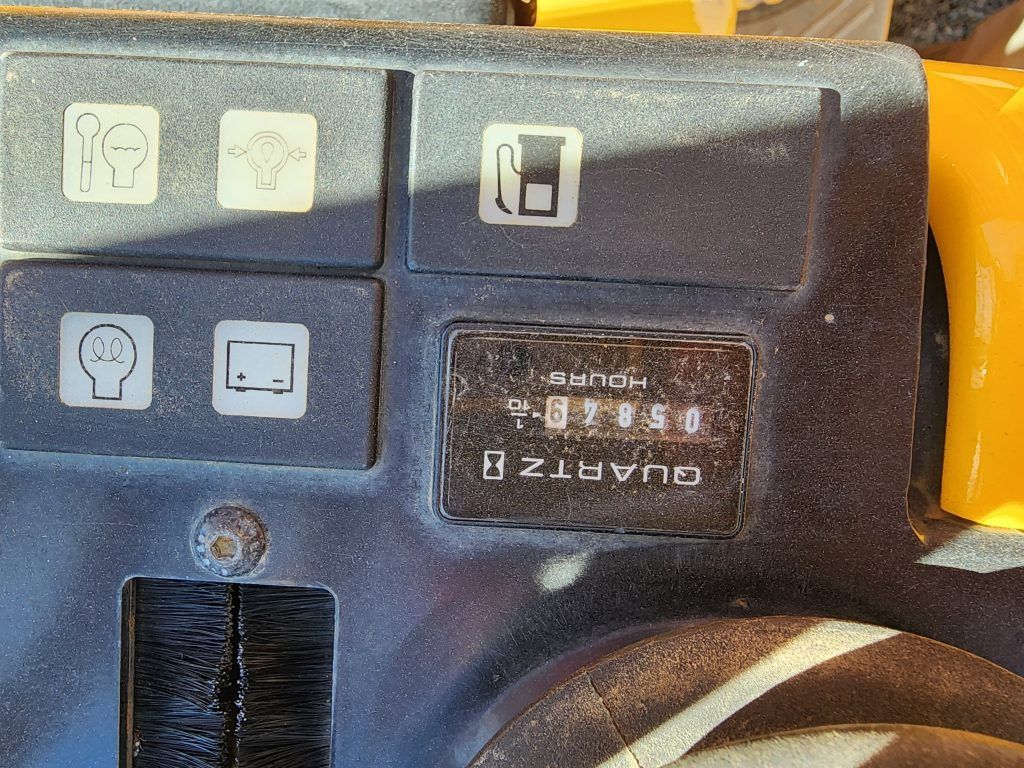 JCB 8008 - Ekskavator mini: gambar 4 JCB 8008 - Ekskavator mini: gambar 4