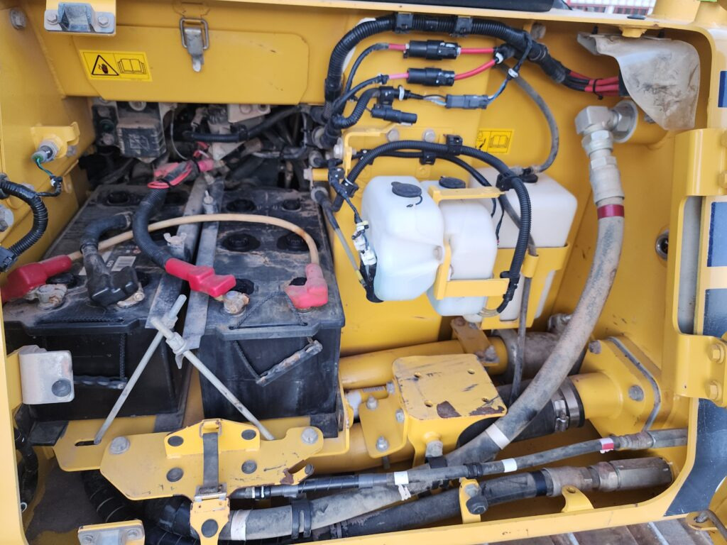 KOMATSU D61PX-24 - Bulldozer: gambar 4 KOMATSU D61PX-24 - Bulldozer: gambar 4