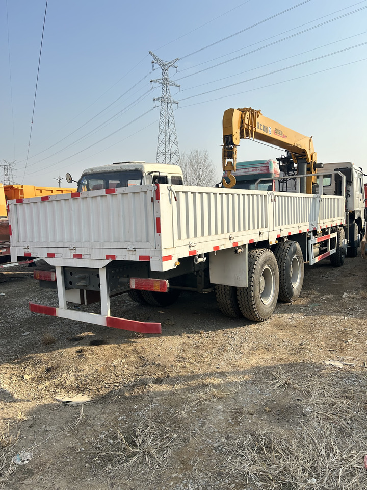 HOWO 371HP CRANE TRUCK - Truk derek: gambar 5 HOWO 371HP CRANE TRUCK - Truk derek: gambar 5