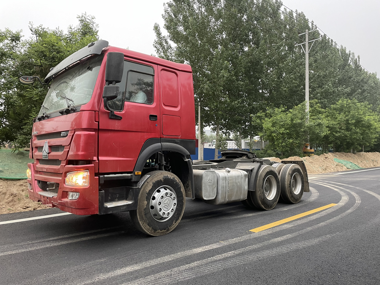 HOWO TRACTOR 6X4 SINOTRUCK 371HP - Tractor head: gambar 1 HOWO TRACTOR 6X4 SINOTRUCK 371HP - Tractor head: gambar 1