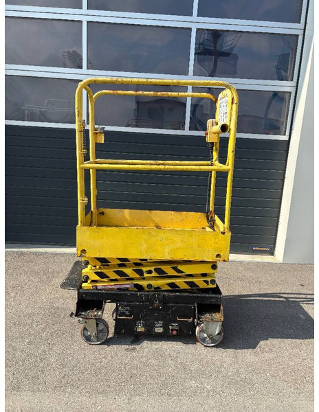 Boss 4,55m Arbeitsbühne Personenlift, BJ 2009 - Scissor lifts: gambar 1 Boss 4,55m Arbeitsbühne Personenlift, BJ 2009 - Scissor lifts: gambar 1