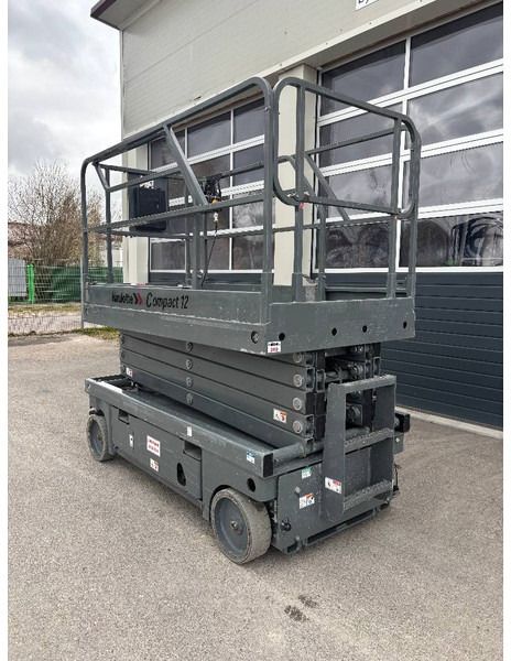 Haulotte Compact 12 - 11,75m Scherenarbeitsbühne - Scissor lifts: gambar 3 Haulotte Compact 12 - 11,75m Scherenarbeitsbühne - Scissor lifts: gambar 3