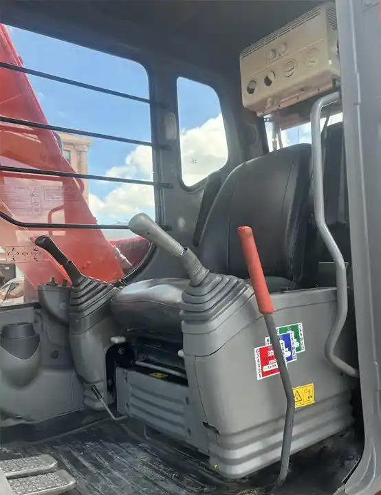 12 Ton Tracked Excavator Low Working Hours Hitachi Zx120 Hydraulic Excavator With Isuzu Engine In Shanghai - Ekskavator perayap: gambar 4 12 Ton Tracked Excavator Low Working Hours Hitachi Zx120 Hydraulic Excavator With Isuzu Engine In Shanghai - Ekskavator perayap: gambar 4