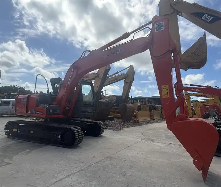 12 Ton Tracked Excavator Low Working Hours Hitachi Zx120 Hydraulic Excavator With Isuzu Engine In Shanghai - Ekskavator perayap: gambar 1 12 Ton Tracked Excavator Low Working Hours Hitachi Zx120 Hydraulic Excavator With Isuzu Engine In Shanghai - Ekskavator perayap: gambar 1