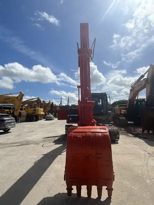 12 Ton Tracked Excavator Low Working Hours Hitachi Zx120 Hydraulic Excavator With Isuzu Engine In Shanghai - Ekskavator perayap: gambar 3 12 Ton Tracked Excavator Low Working Hours Hitachi Zx120 Hydraulic Excavator With Isuzu Engine In Shanghai - Ekskavator perayap: gambar 3