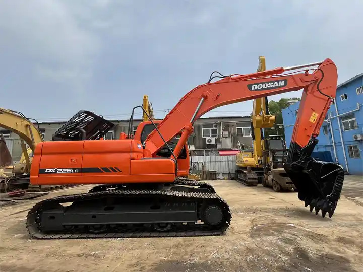 20 ton heavy machine used excavator digger doosan dx225lc with good performance - Ekskavator perayap: gambar 3 20 ton heavy machine used excavator digger doosan dx225lc with good performance - Ekskavator perayap: gambar 3