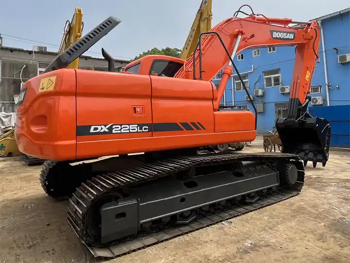 20 ton heavy machine used excavator digger doosan dx225lc with good performance - Ekskavator perayap: gambar 4 20 ton heavy machine used excavator digger doosan dx225lc with good performance - Ekskavator perayap: gambar 4