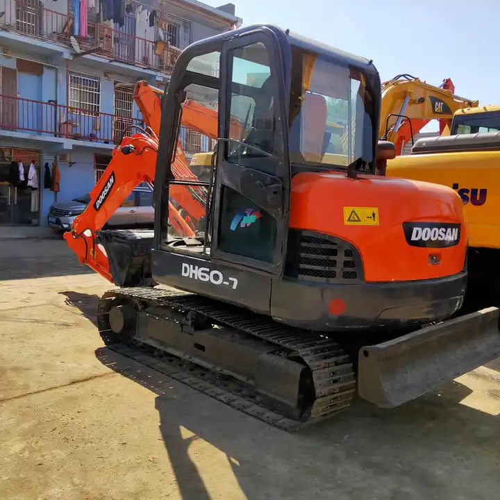 Awesome Performance Korea Imported Small Scale Used Doosan Dh60 Excavator in Shanghai - Ekskavator perayap: gambar 1 Awesome Performance Korea Imported Small Scale Used Doosan Dh60 Excavator in Shanghai - Ekskavator perayap: gambar 1
