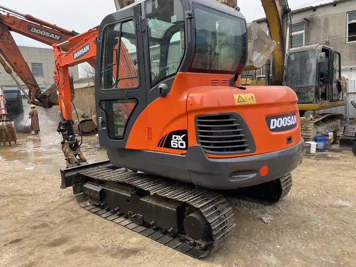Best Price For 6t Mini Excavator,Small Excavating Machine Korea Doosan Used Excavators Doosan Dx60 For Sale In Shanghai - Ekskavator perayap: gambar 4 Best Price For 6t Mini Excavator,Small Excavating Machine Korea Doosan Used Excavators Doosan Dx60 For Sale In Shanghai - Ekskavator perayap: gambar 4