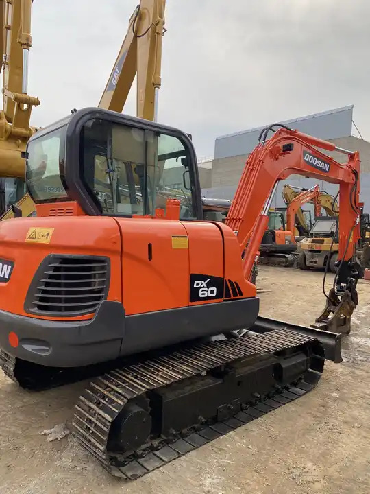 Best Price For 6t Mini Excavator,Small Excavating Machine Korea Doosan Used Excavators Doosan Dx60 For Sale In Shanghai - Ekskavator perayap: gambar 3 Best Price For 6t Mini Excavator,Small Excavating Machine Korea Doosan Used Excavators Doosan Dx60 For Sale In Shanghai - Ekskavator perayap: gambar 3