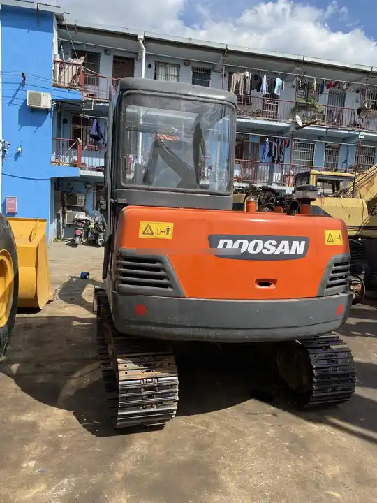 Doosan DH55-V Used Excavator Crawler Excavator Second Hand Japan Engine DH55-V Doosan Excavator in stock for sale - Ekskavator mini: gambar 3 Doosan DH55-V Used Excavator Crawler Excavator Second Hand Japan Engine DH55-V Doosan Excavator in stock for sale - Ekskavator mini: gambar 3