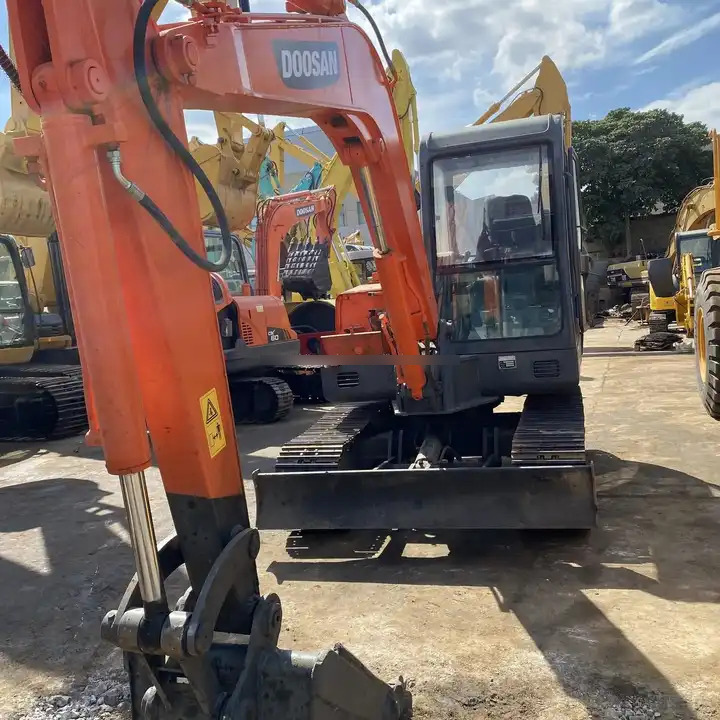 Doosan DH55-V Used Excavator Crawler Excavator Second Hand Japan Engine DH55-V Doosan Excavator in stock for sale - Ekskavator mini: gambar 1 Doosan DH55-V Used Excavator Crawler Excavator Second Hand Japan Engine DH55-V Doosan Excavator in stock for sale - Ekskavator mini: gambar 1