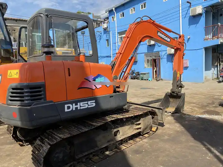 Doosan DH55-V Used Excavator Crawler Excavator Second Hand Japan Engine DH55-V Doosan Excavator in stock for sale - Ekskavator mini: gambar 5 Doosan DH55-V Used Excavator Crawler Excavator Second Hand Japan Engine DH55-V Doosan Excavator in stock for sale - Ekskavator mini: gambar 5