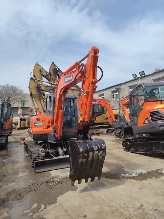Dx60 Used Crawler Excavator Used Excavator For Sale High Quality ExcavatorDOOSAN DH 55DH55 H-frame - Ekskavator: gambar 3 Dx60 Used Crawler Excavator Used Excavator For Sale High Quality ExcavatorDOOSAN DH 55DH55 H-frame - Ekskavator: gambar 3