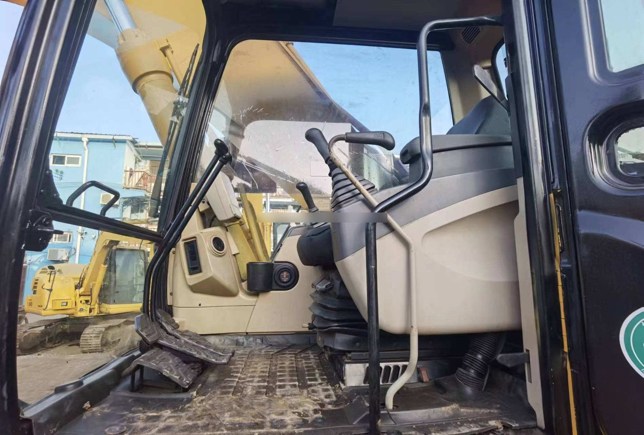 Excellent Condition Used Japan Original Caterpillar Cat 330CL Excavator for Sale - Ekskavator perayap: gambar 4 Excellent Condition Used Japan Original Caterpillar Cat 330CL Excavator for Sale - Ekskavator perayap: gambar 4