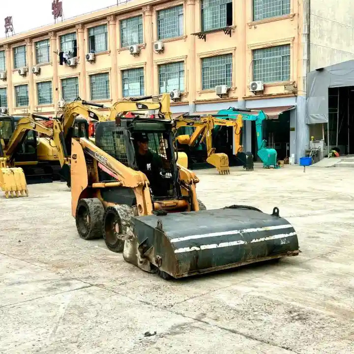 Factory Price case 420 Mini Skid Steer Loader Free After Sale 420 430 440 Mini Skid Steer Loader with Brand Engine - Skid steer: gambar 4 Factory Price case 420 Mini Skid Steer Loader Free After Sale 420 430 440 Mini Skid Steer Loader with Brand Engine - Skid steer: gambar 4