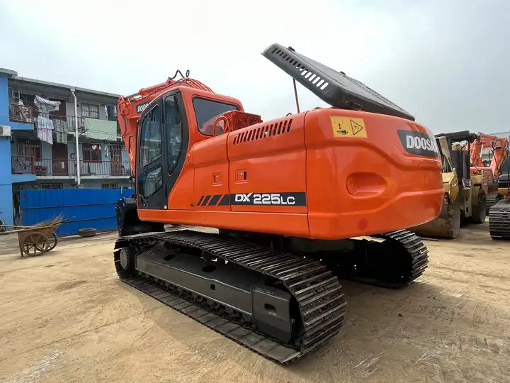 Good Price Tracked Excavator Doosan Dx225 Dx150 Korea Construction Machinery In Shanghai - Ekskavator perayap: gambar 3 Good Price Tracked Excavator Doosan Dx225 Dx150 Korea Construction Machinery In Shanghai - Ekskavator perayap: gambar 3