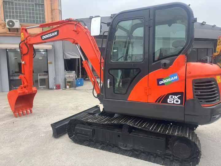 High Quality Hot Selling 6ton Second Hand Excavator Machine Mini Small Excavator DX60-9C Used Doosan Excavator for Sale DX60 - Ekskavator: gambar 3 High Quality Hot Selling 6ton Second Hand Excavator Machine Mini Small Excavator DX60-9C Used Doosan Excavator for Sale DX60 - Ekskavator: gambar 3