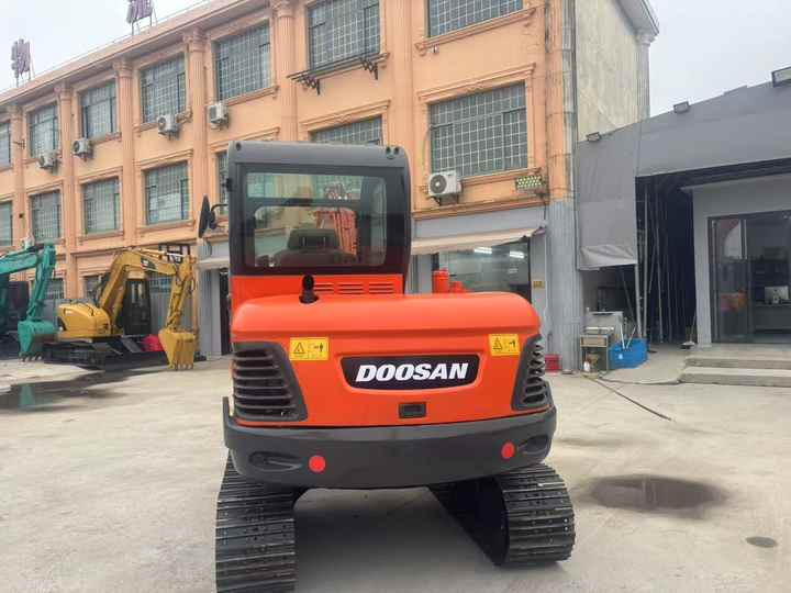 High Quality Hot Selling 6ton Second Hand Excavator Machine Mini Small Excavator DX60-9C Used Doosan Excavator for Sale DX60 - Ekskavator: gambar 5 High Quality Hot Selling 6ton Second Hand Excavator Machine Mini Small Excavator DX60-9C Used Doosan Excavator for Sale DX60 - Ekskavator: gambar 5
