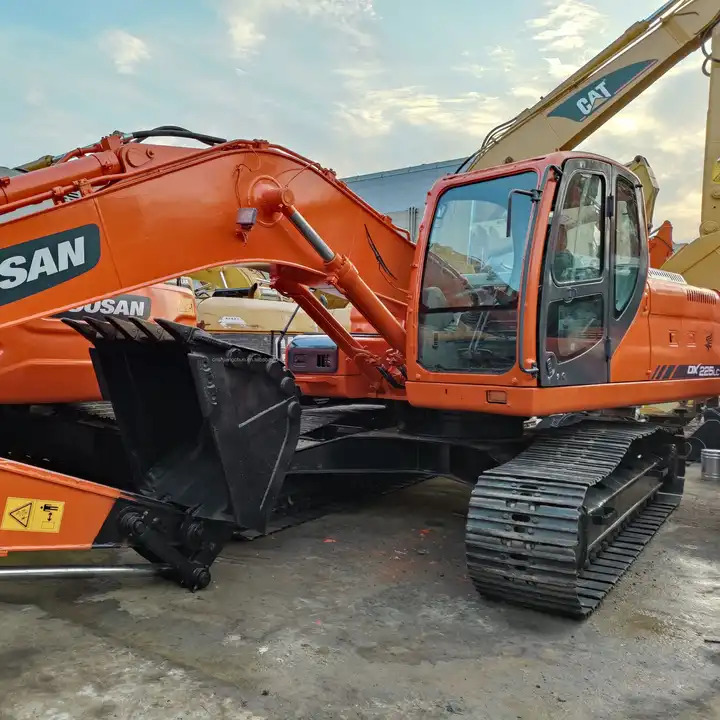 High Quality and Low price Used Doosan Dx60 Wheeled Excavator In Good Condition 6-ton Mini 6t Excavator for sale - Ekskavator perayap: gambar 1 High Quality and Low price Used Doosan Dx60 Wheeled Excavator In Good Condition 6-ton Mini 6t Excavator for sale - Ekskavator perayap: gambar 1