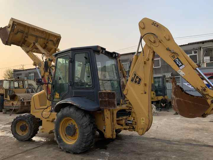 JCB 3cX backhoe loader manufactured in 2022 with telescopic boom JCB3CX JCB4CX JCB 3DX - Backhoe loader: gambar 5 JCB 3cX backhoe loader manufactured in 2022 with telescopic boom JCB3CX JCB4CX JCB 3DX - Backhoe loader: gambar 5