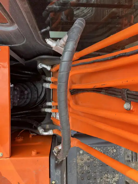 Ekskavator perayap Japan Original 12 ton Used Excavator Hitachi ZX120 in good condition for Sale: gambar 6
