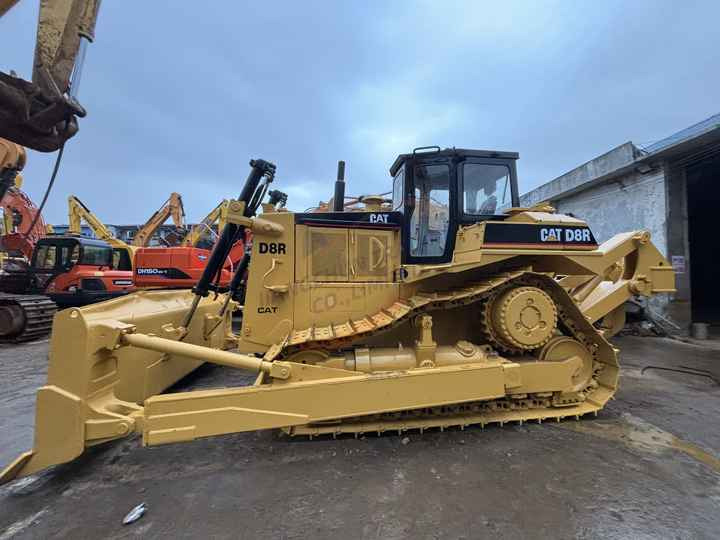 Original Second Hand Cat Bulldozer Caterpillar D8r 40 Tons Bulldozer with Good Quality in Low Price for Sale - Bulldozer: gambar 3 Original Second Hand Cat Bulldozer Caterpillar D8r 40 Tons Bulldozer with Good Quality in Low Price for Sale - Bulldozer: gambar 3