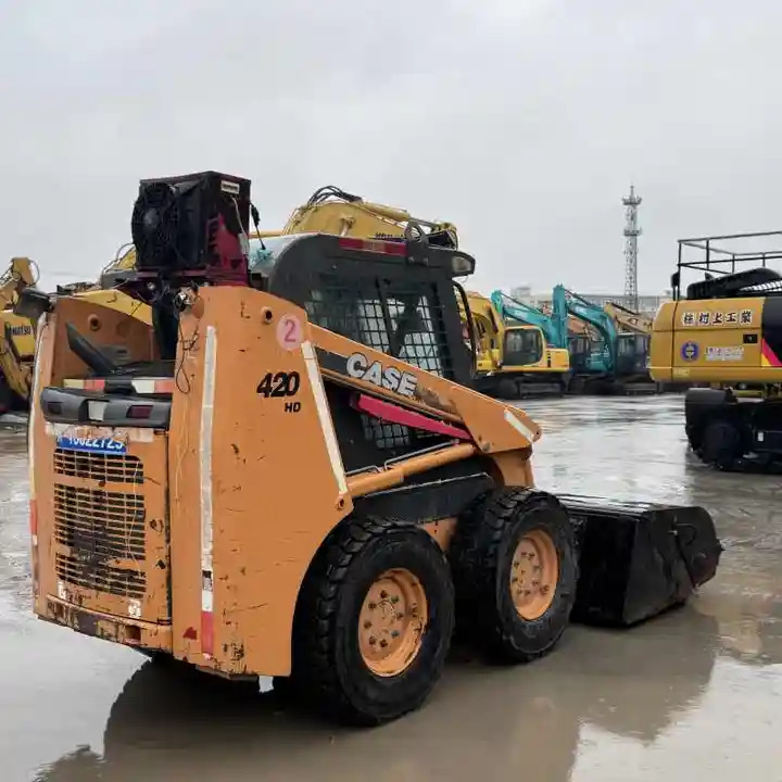 Original Second hand CASE skid steer loader 420 for sale compact skid steers loaders 440 430 420 in stock - Skid steer: gambar 5 Original Second hand CASE skid steer loader 420 for sale compact skid steers loaders 440 430 420 in stock - Skid steer: gambar 5