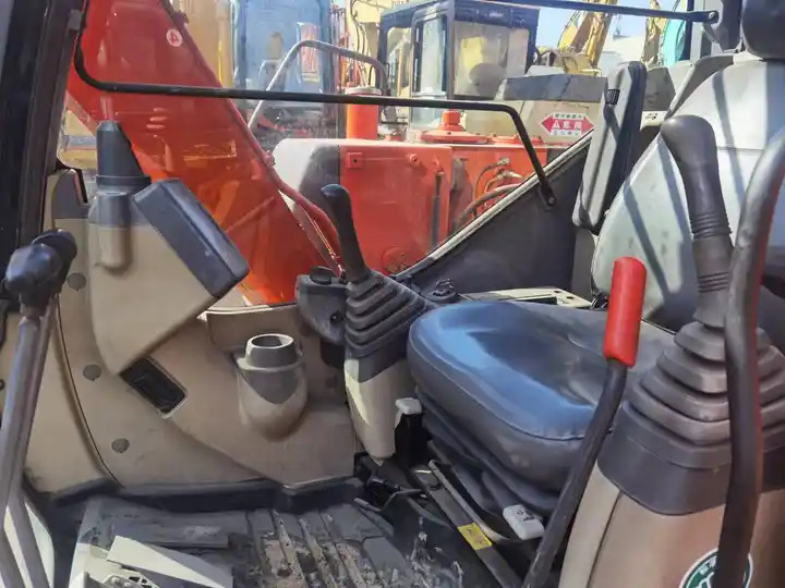 Original Used Excavator Made In Japan Tata Hitachi Zx60 Heavy Equipment 6 Tons 90% New - Ekskavator perayap: gambar 5 Original Used Excavator Made In Japan Tata Hitachi Zx60 Heavy Equipment 6 Tons 90% New - Ekskavator perayap: gambar 5