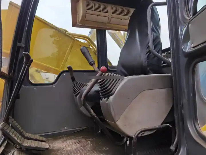 Original Well-Maintained Komatsu PC200-6 Used Excavator for sale - Ekskavator perayap: gambar 2 Original Well-Maintained Komatsu PC200-6 Used Excavator for sale - Ekskavator perayap: gambar 2