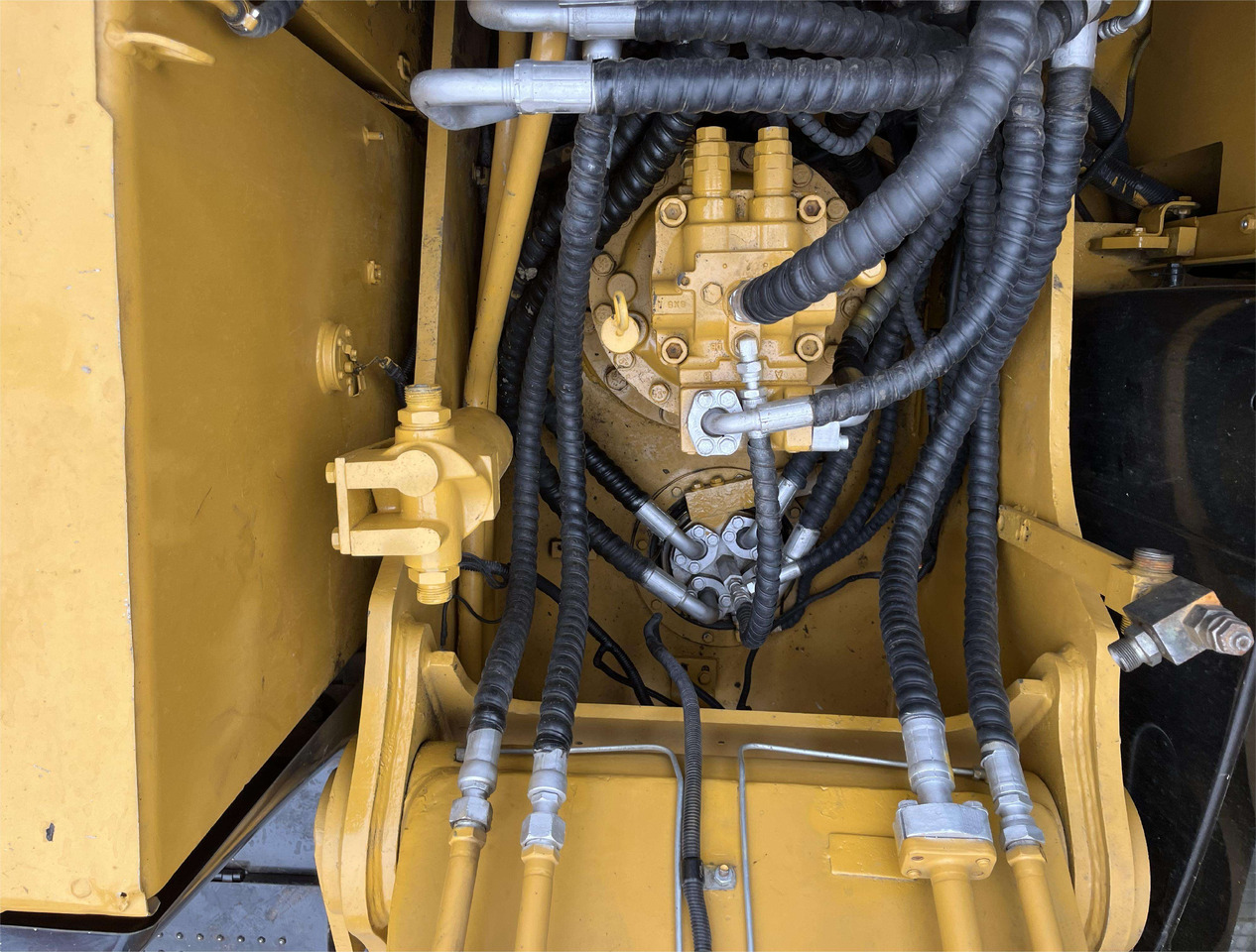 Second Hand Cat Excavator CAT 320D Japan Used Construction Machine 20ton Excavator cat320d - Ekskavator: gambar 4 Second Hand Cat Excavator CAT 320D Japan Used Construction Machine 20ton Excavator cat320d - Ekskavator: gambar 4