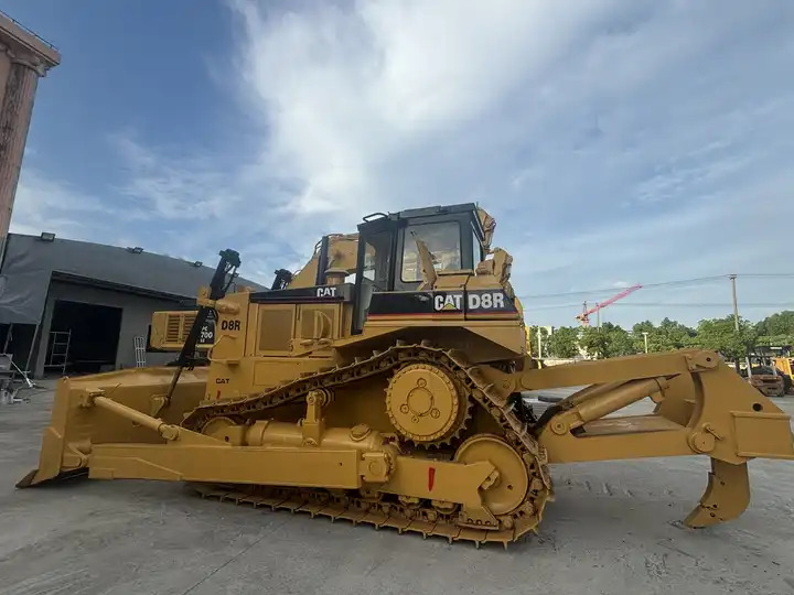 Used CAT D8R bulldozer in good condition for sale - Bulldozer: gambar 3 Used CAT D8R bulldozer in good condition for sale - Bulldozer: gambar 3