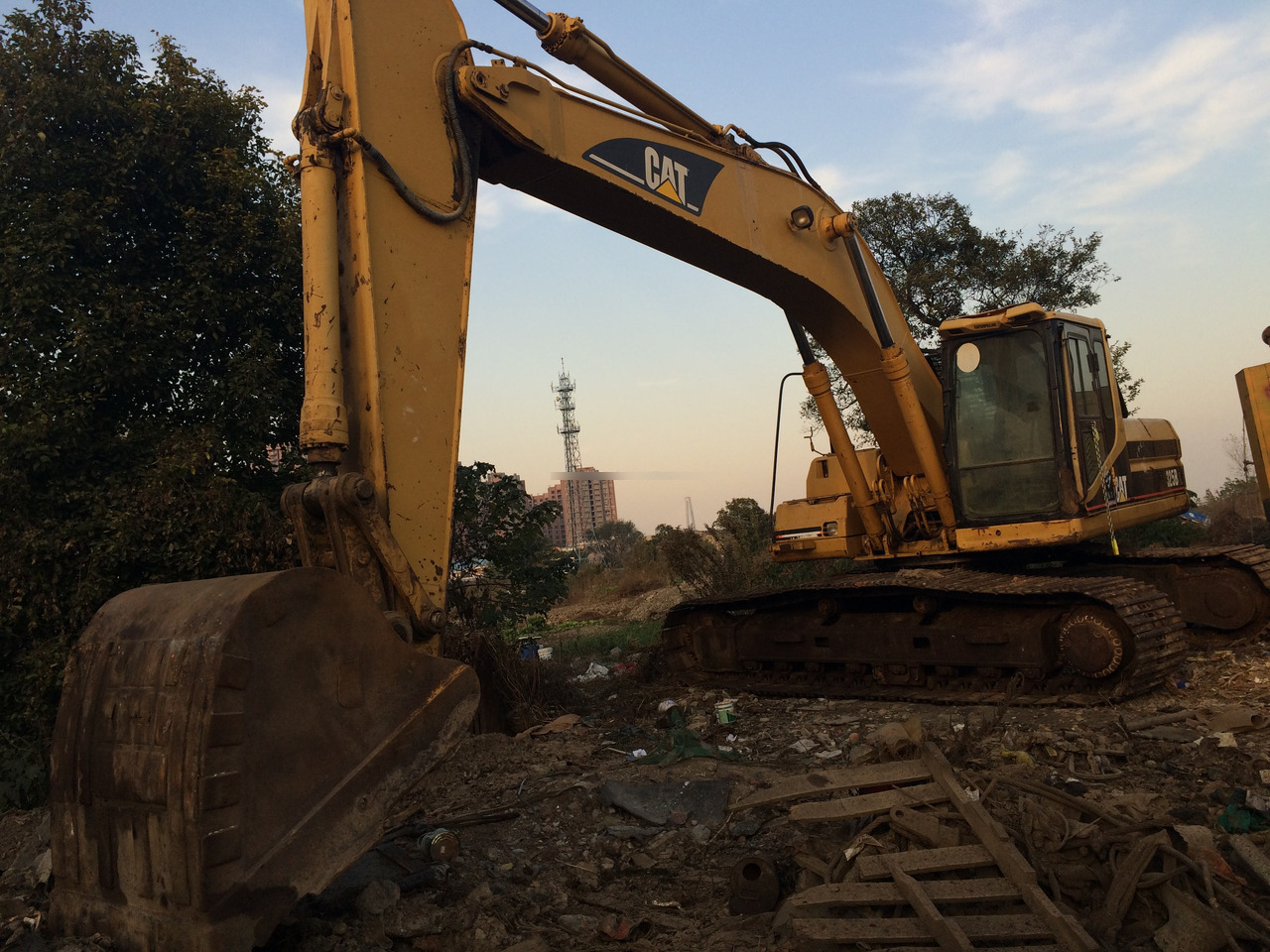 Used Caterpillar excavator CAT 325BL in good condition for sale - Ekskavator perayap: gambar 3 Used Caterpillar excavator CAT 325BL in good condition for sale - Ekskavator perayap: gambar 3